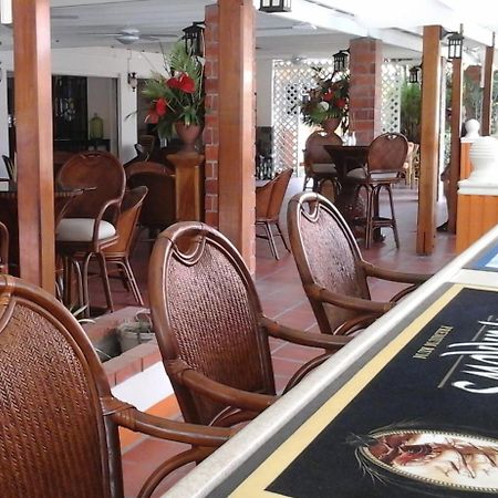 קינגסטאון Sunset Shores Beach Hotel מראה חיצוני תמונה