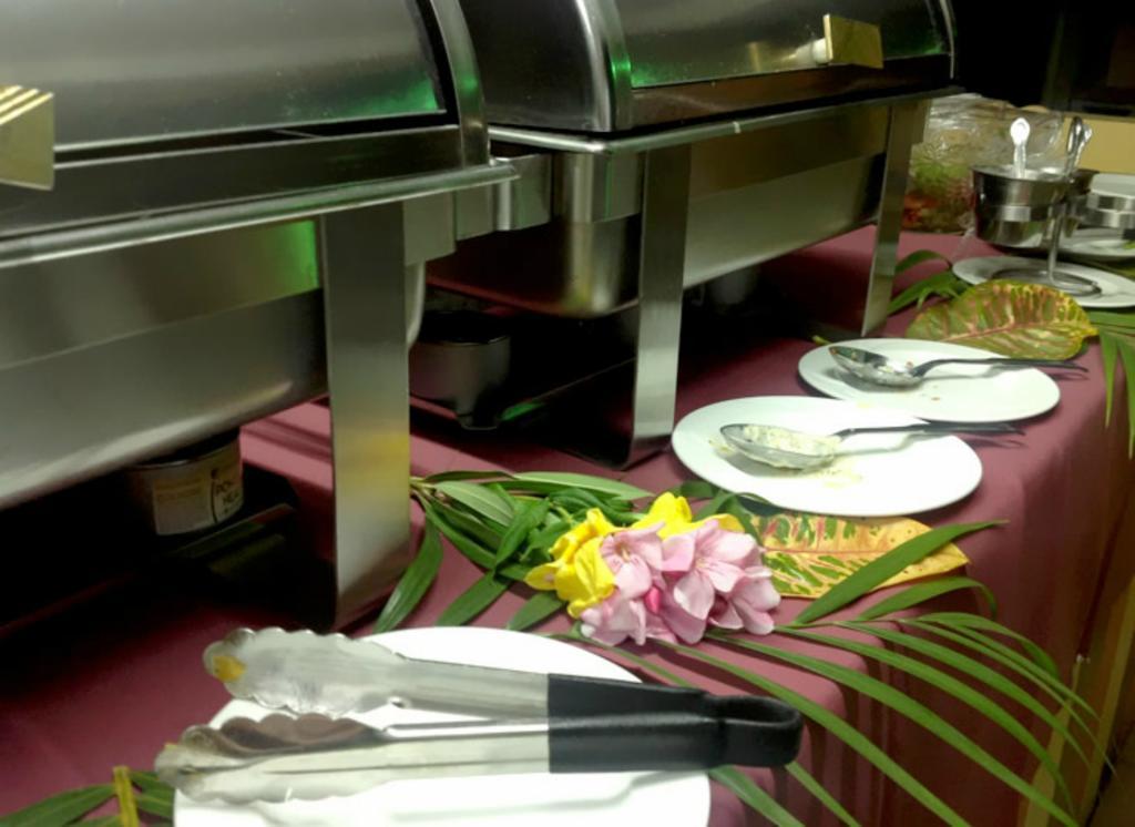 קינגסטאון Sunset Shores Beach Hotel מראה חיצוני תמונה