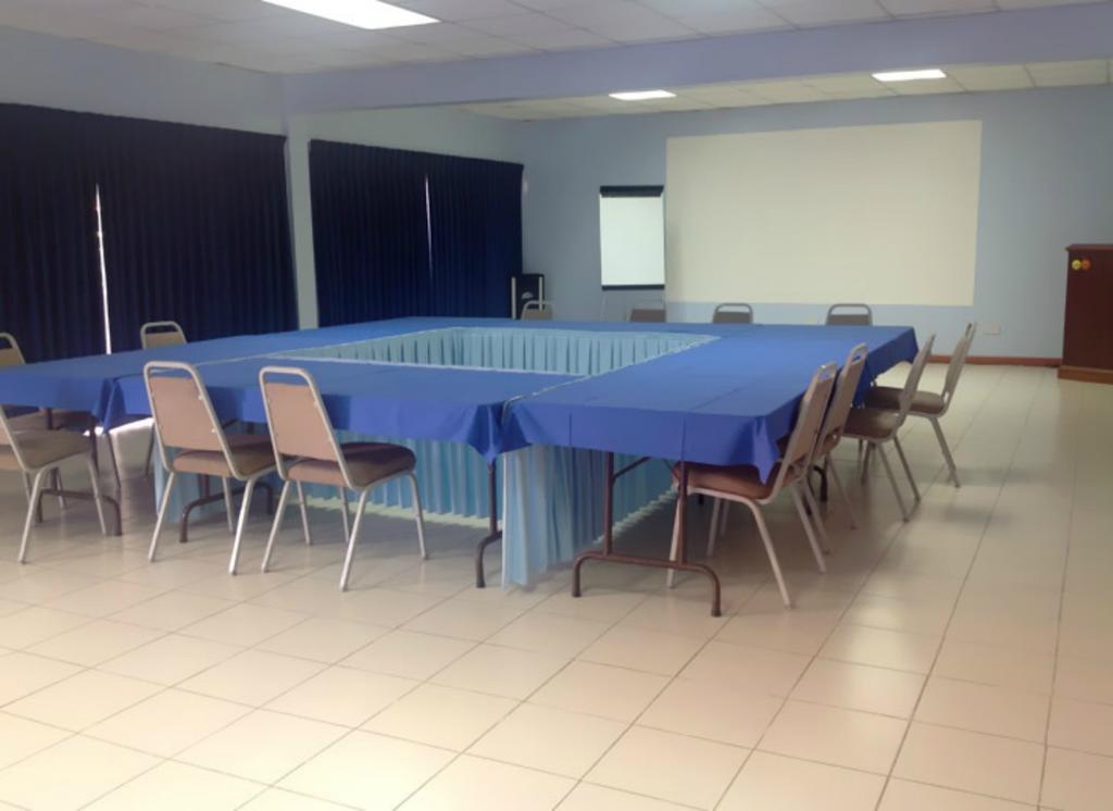 קינגסטאון Sunset Shores Beach Hotel מראה חיצוני תמונה