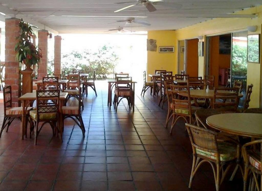 קינגסטאון Sunset Shores Beach Hotel מראה חיצוני תמונה
