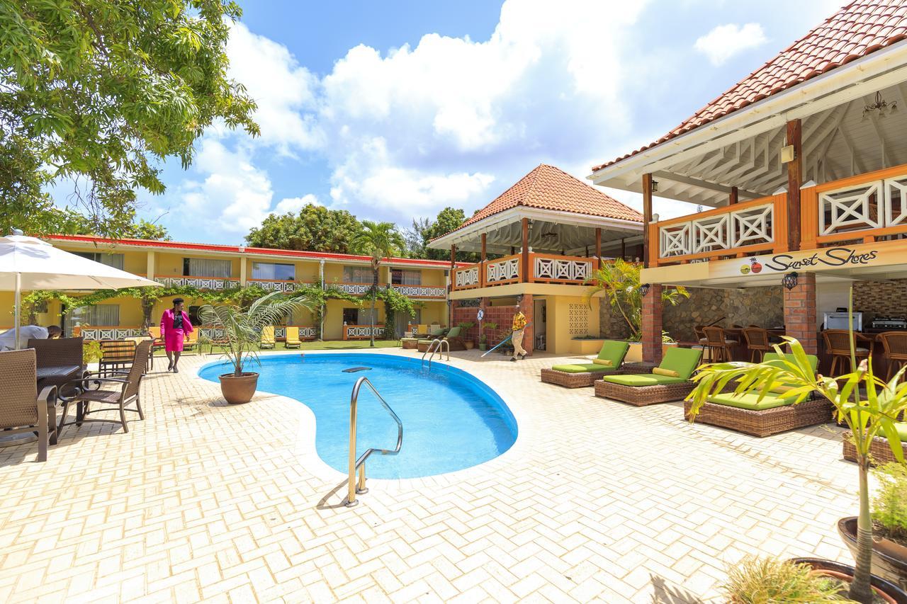 קינגסטאון Sunset Shores Beach Hotel מראה חיצוני תמונה