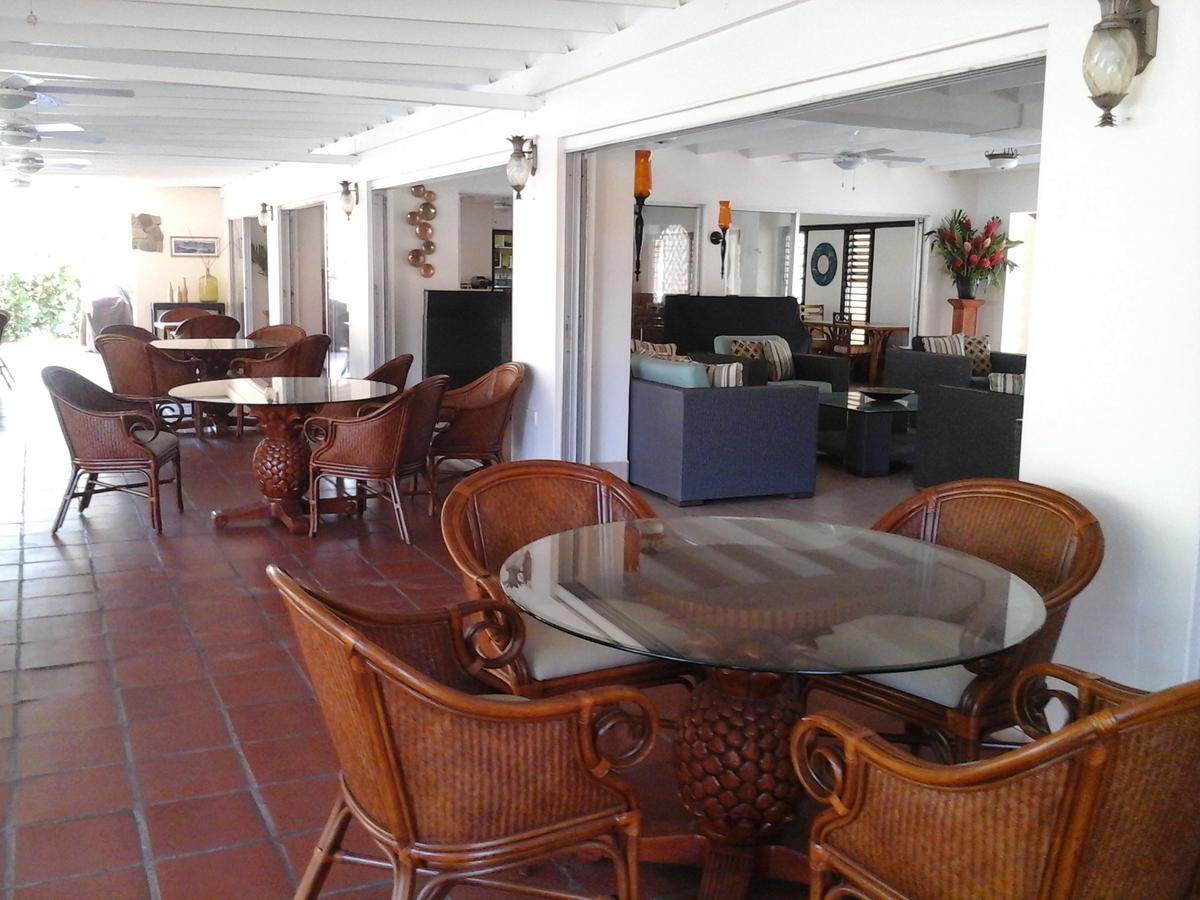 קינגסטאון Sunset Shores Beach Hotel מראה חיצוני תמונה