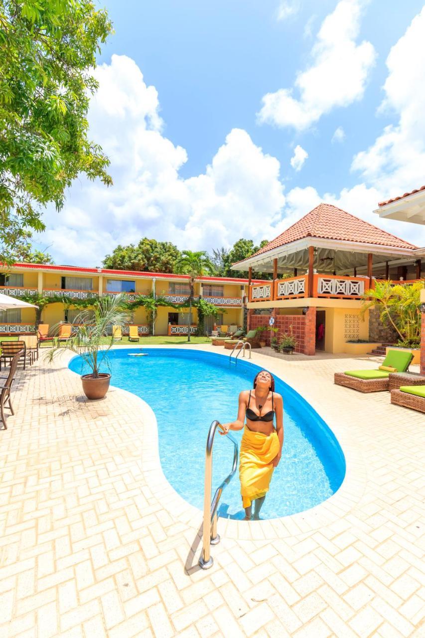קינגסטאון Sunset Shores Beach Hotel מראה חיצוני תמונה