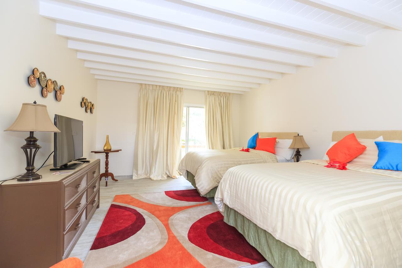 קינגסטאון Sunset Shores Beach Hotel מראה חיצוני תמונה